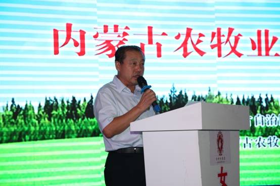 產(chǎn)業(yè)大咖齊聚草原青城，共享饕餮智慧盛宴----2015內(nèi)蒙古農(nóng)牧業(yè)產(chǎn)業(yè)化發(fā)展論壇召開(kāi)