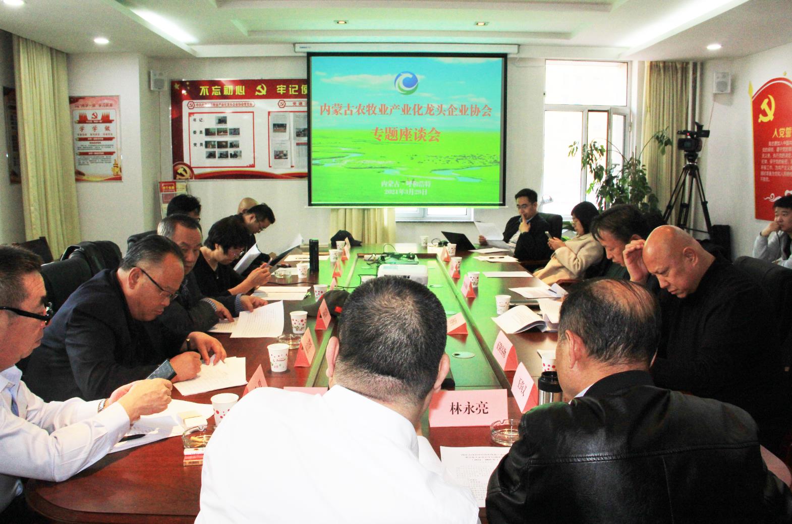 建言獻(xiàn)策，充分發(fā)揮協(xié)會的組織協(xié)調(diào)能力